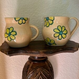 💚💚💚Elizabeth Rae Pottery daisy cream mugs set handmade stoneware